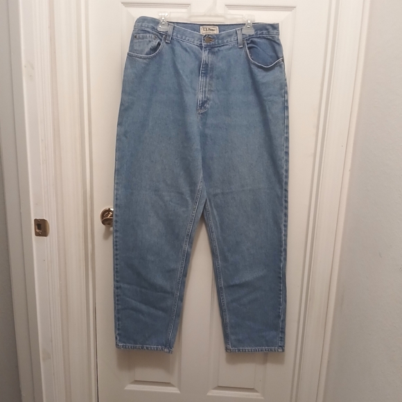 EUC LL Bean Relaxed Fit Jeans Women's Size 18M/T Med Wash - Picture 1 of 5